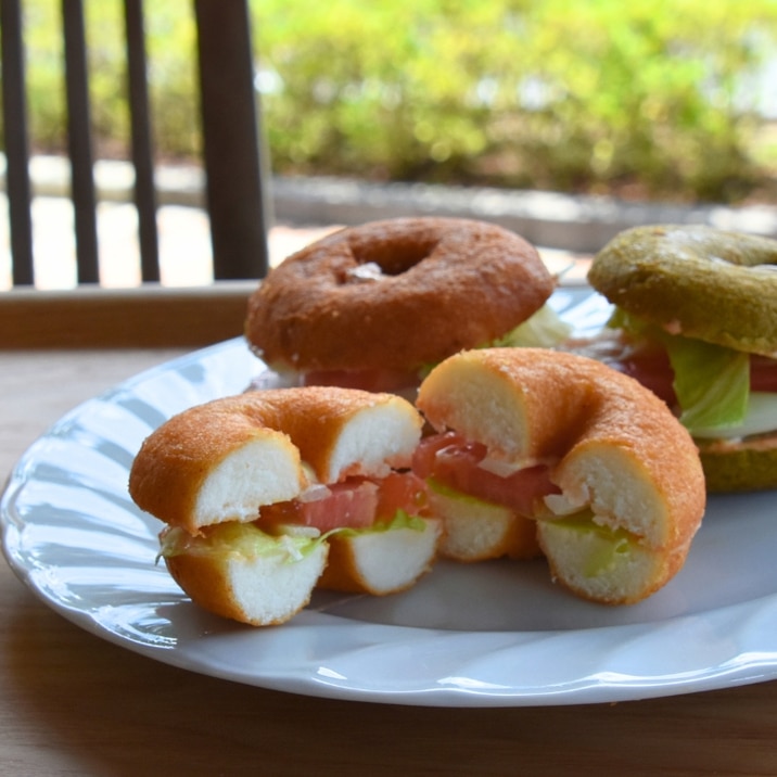 ヘルシーおさかなドーナツの野菜サンド